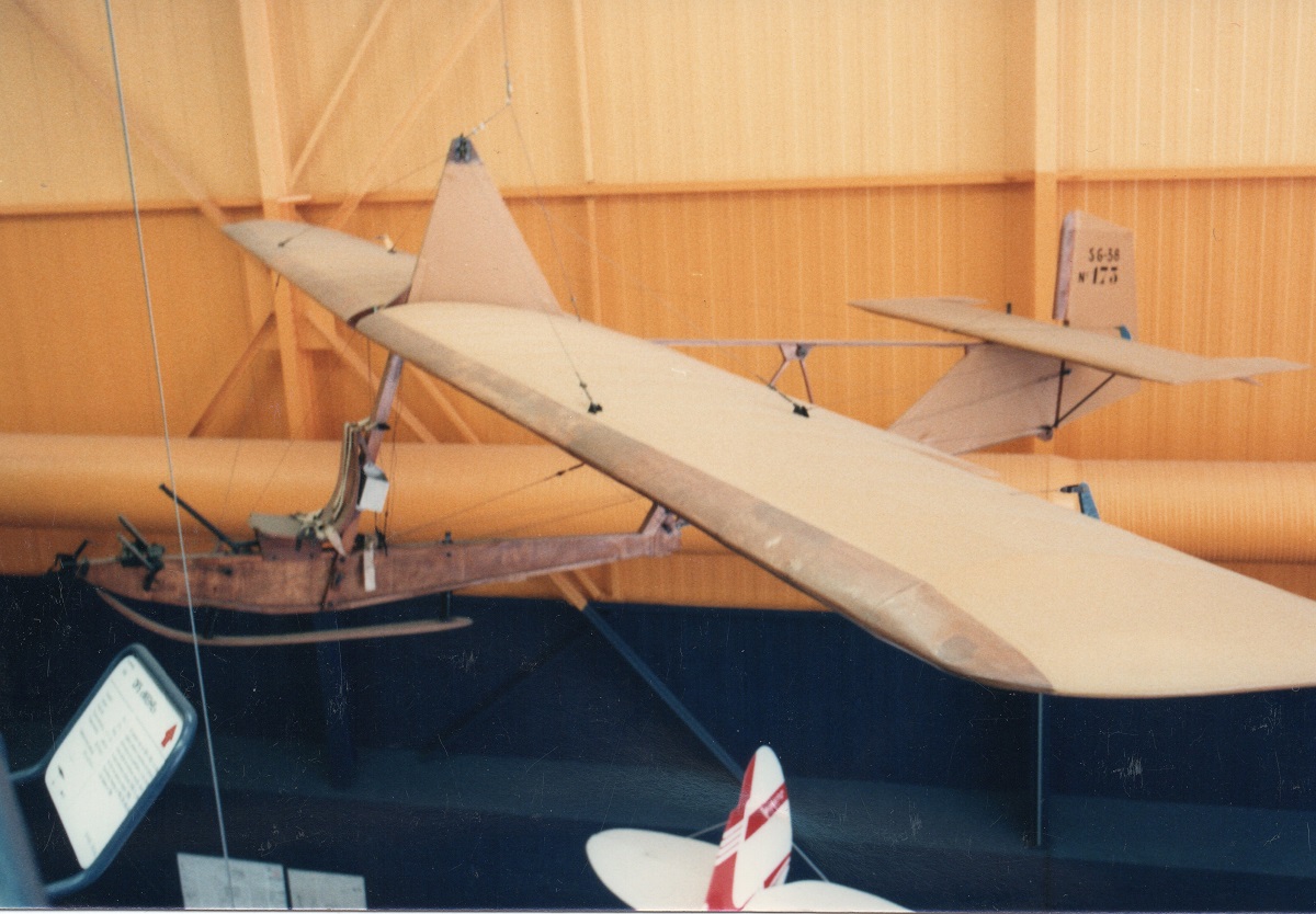 Een van de meest gebruikte zweefvliegtuigen voor en direct na de oorlog was de SG-38, bekend als "The Beam". Dit wordt bewaard in het Paris Air Museum. (Robert Verheggen)