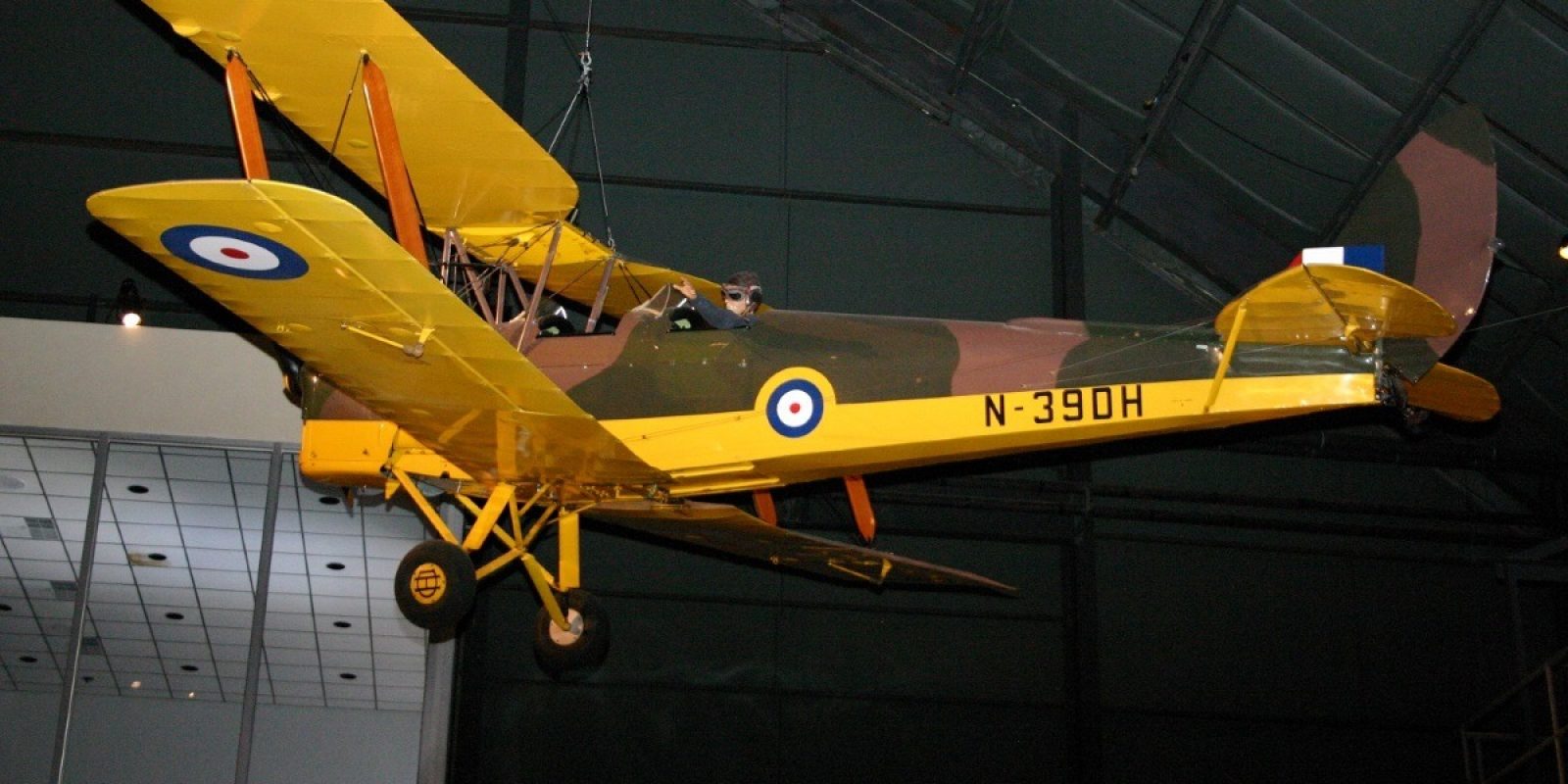 De Tiger Moth ex-OO-NCN in februari 2007 gefotografeerd in het National Museum of the U.S. Air Force. (Foto Guy Viselé)