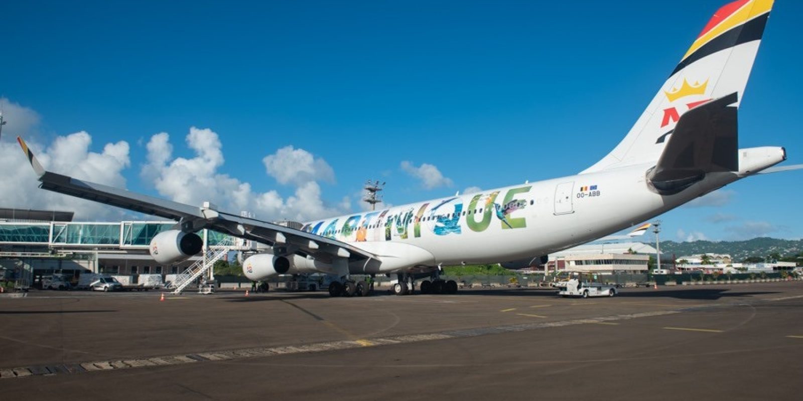 Le OO-ABB à l'aéroport international Martinique Aimé Césaire (FDF) anciennement appelé aéroport du Lamentin. (Photo Comité Martiniquais du Tourisme)