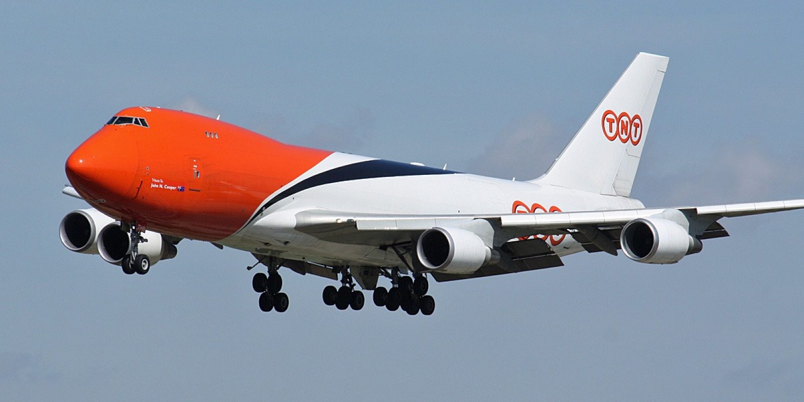 De OO-THB bij de landing in Liege Airport. (Foto Guy Viselé)