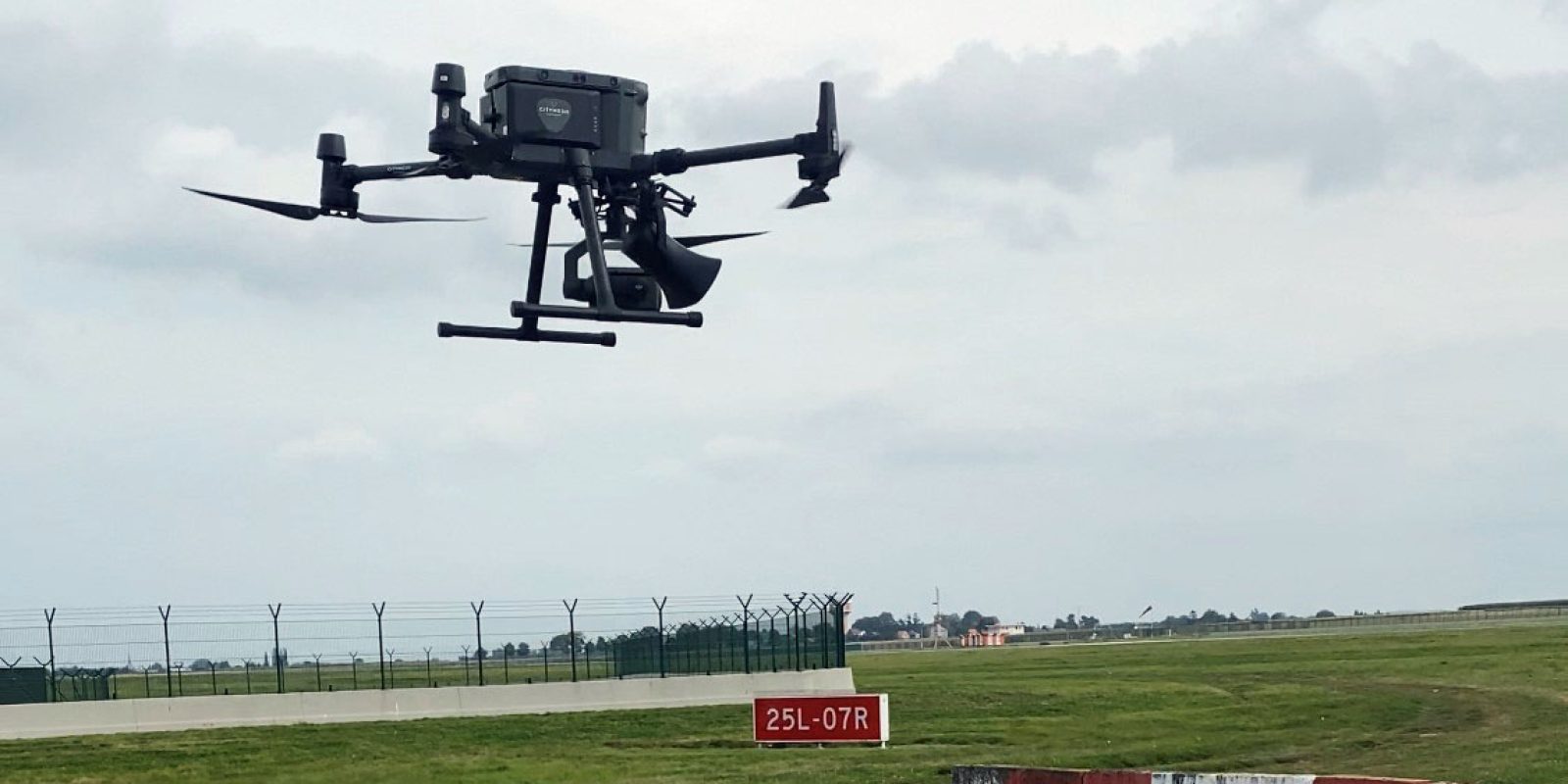 Brussels Airport en skeyes testen Citymesh-drones voor de Bird Control Unit van de luchthaven. (Foto Brussels Airport)