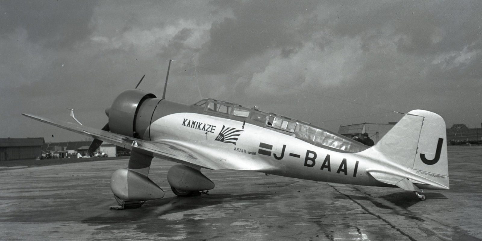 De Kamikaze gefotografeerd op de luchthaven van Haren. (Foto Albert Morel, archief Frans Van Humbeek)