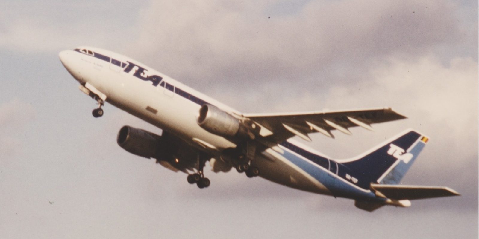 Opstijgen van de TEA Airbus A300B1 OO-TEF, Brussels Airport. (Foto Luc De Coninck)