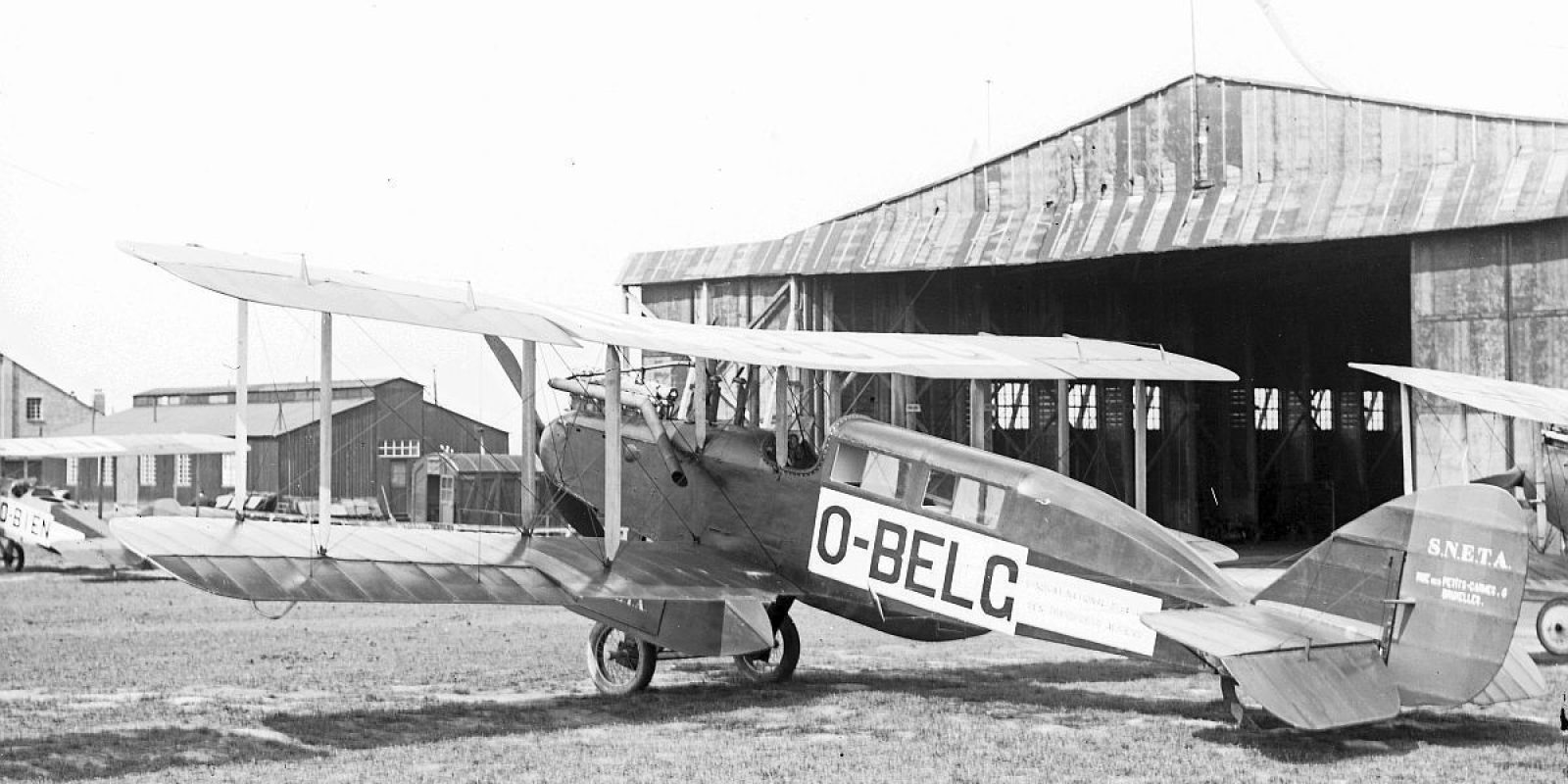 La flotte de la SNETA est assez hétéroclite. Ici le DH-9 « cabine » O-BELG.