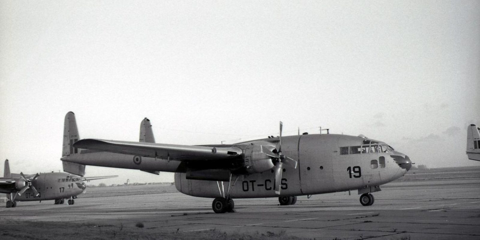 Le C-119 G s/n 52-6034 CP-19 OT-CAS fut le 5ème et dernier Flying Boxcar belge à être détruit par accident. Il est photographié à Melsbroek par Guy Viselé le 14 janvier 1962. (Photo Guy Viselé)