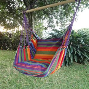 Lazy Rest Chebo hängstol med kuddfodral i trädgården
