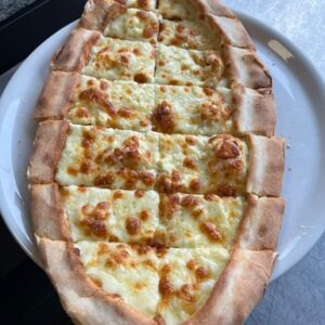 Pide mit Fetakäse