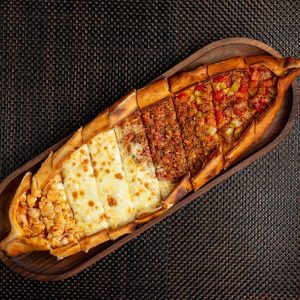 Pide mit Kebab Fleisch