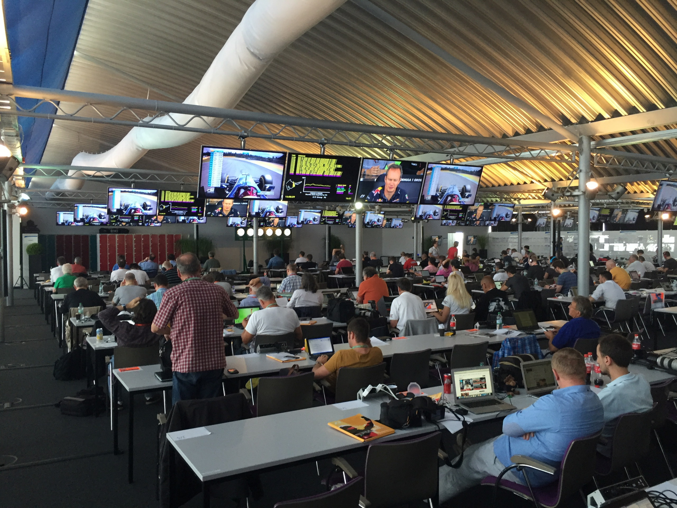 Harmonic Design Media Center Formel 1