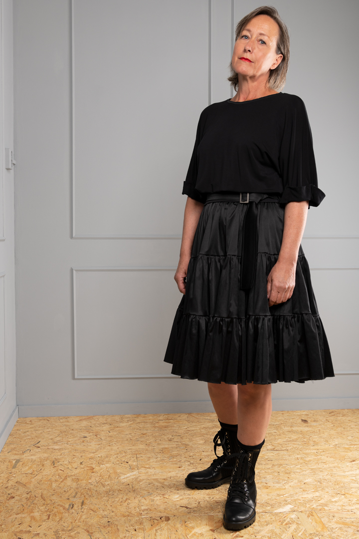 Black satin broomstick skirt for women | Haruco-vert