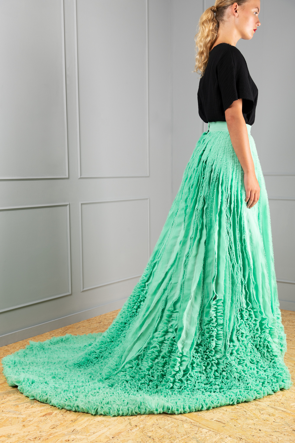 a unique mint-green ruffled skirt with frayed chiffon | Haruco-vert