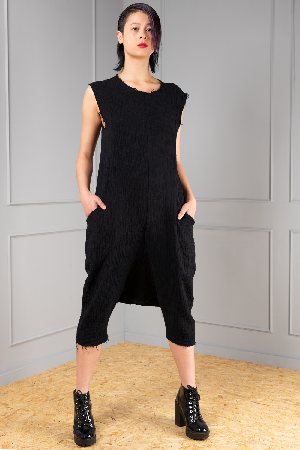 Black cotton unisex jumpsuit with black belt | Haruco-vert