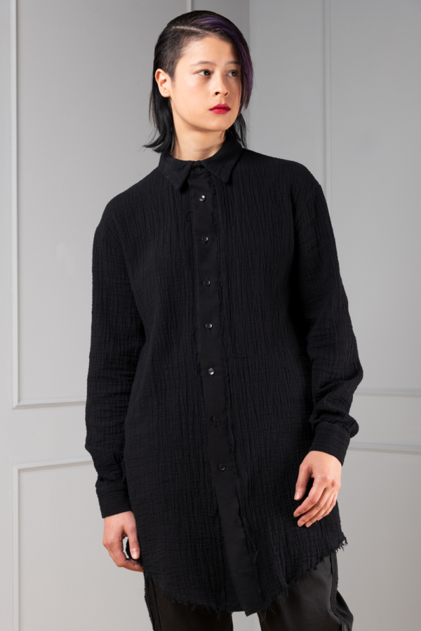 A black button-up shirt for women with relaxed cut | Haruco-vert