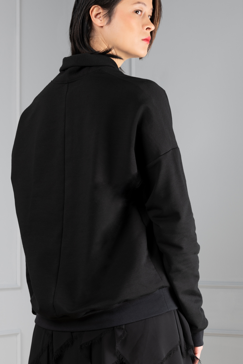 Black unisex sweater with shawl collar | Haruco-vert