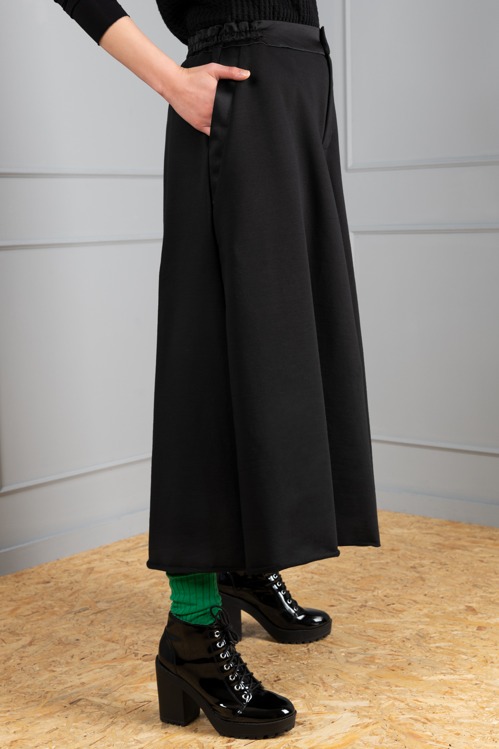 Black unisex skirt trousers for an eccentric look | Haruco-vert