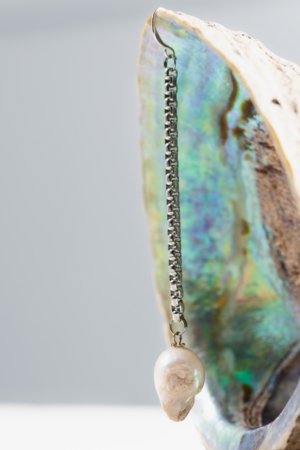 Haruco-vert long freshwater pearl earring