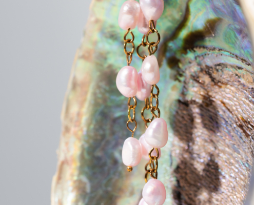 pink freshwater-pearl golden earring