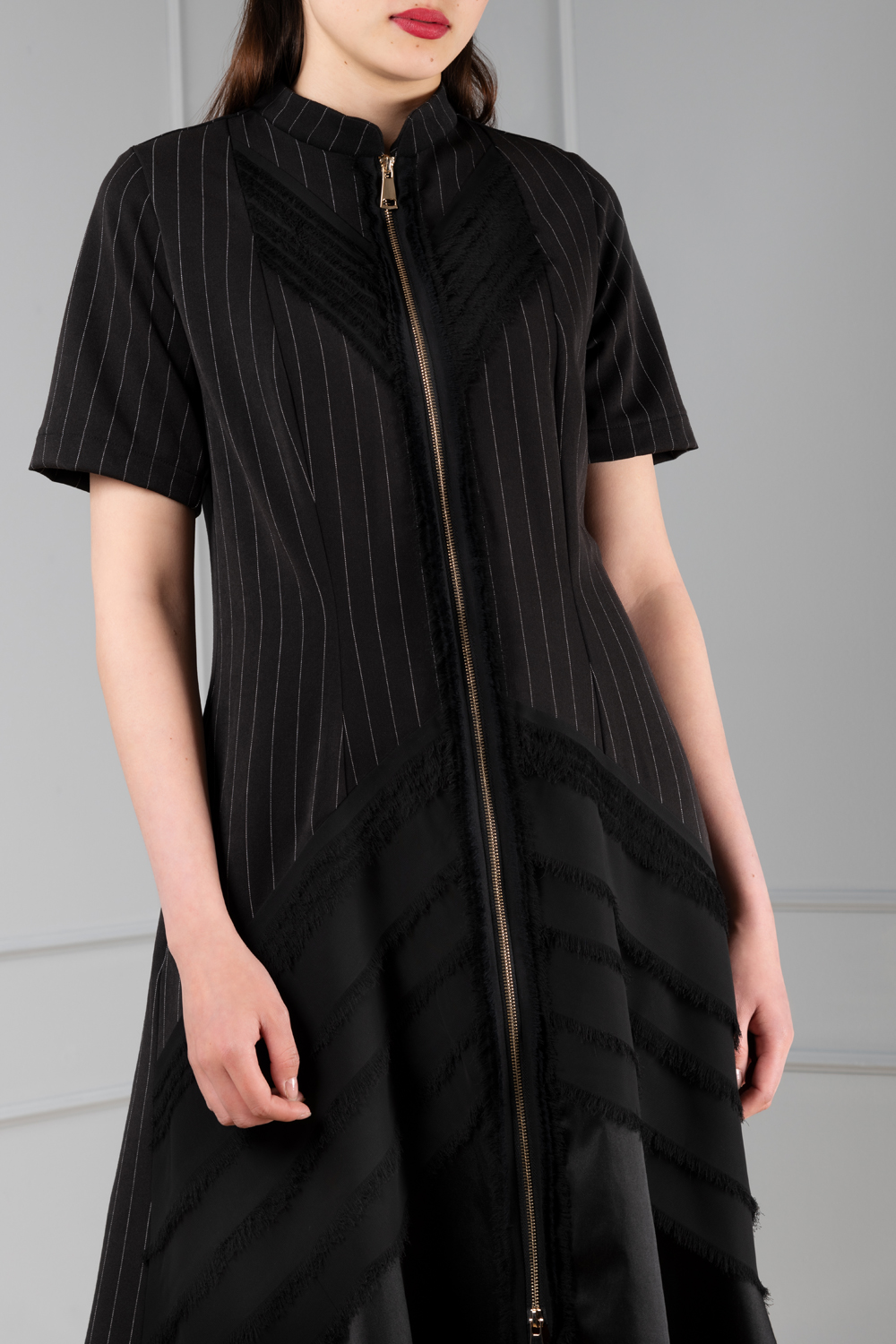 short black pinstripe dress with front zipper | Haruco-vert