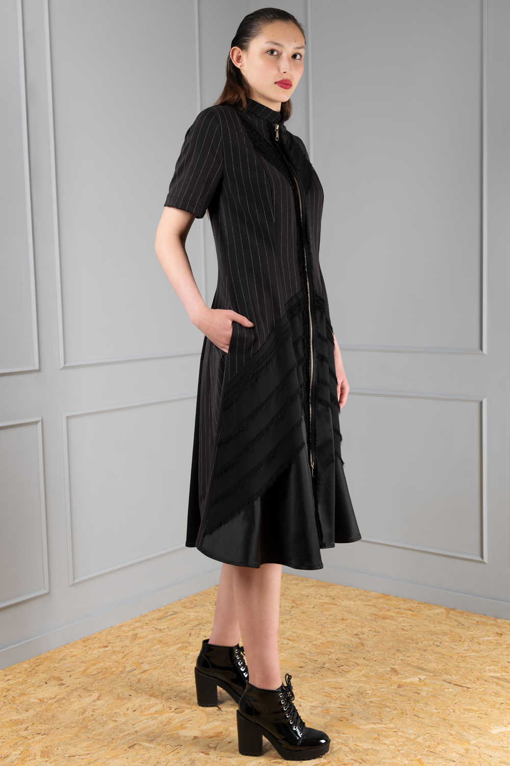 short black pinstripe dress with front zipper | Haruco-vert