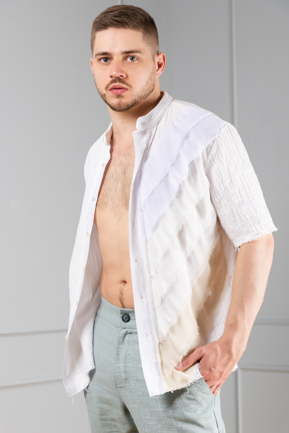 An off-white cotton men's shirt with chiffon strips | Haruco-vert