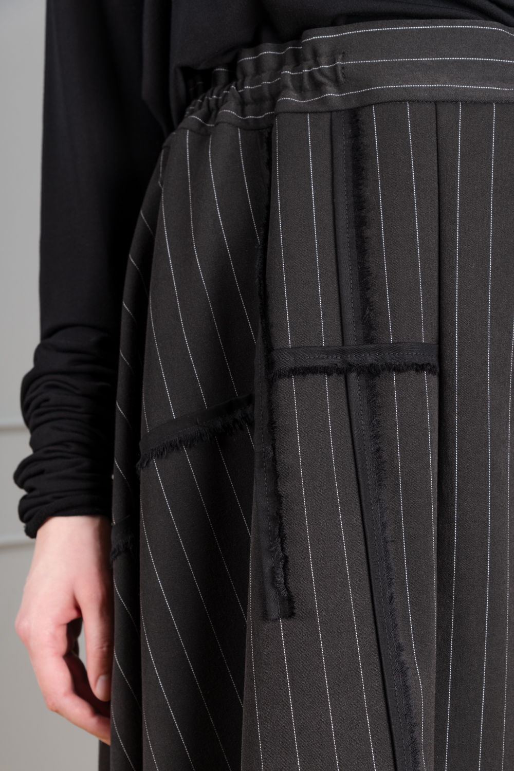 A women's black pinstripe skirt | Haruco-vert