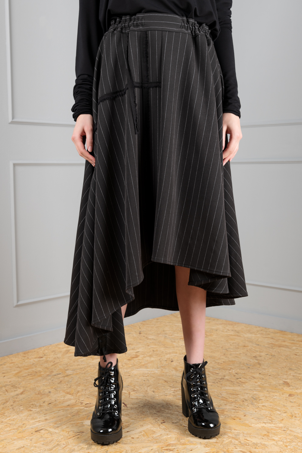 Asymmetrical top skirt black