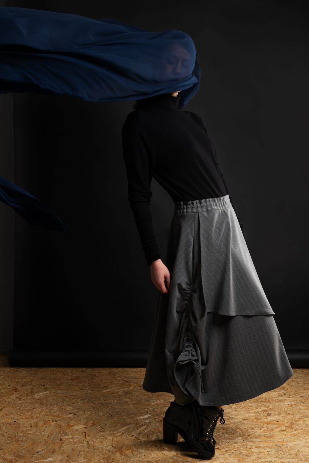 An asymmetrical grey-pinstripe women's skirt | Haruco-vert
