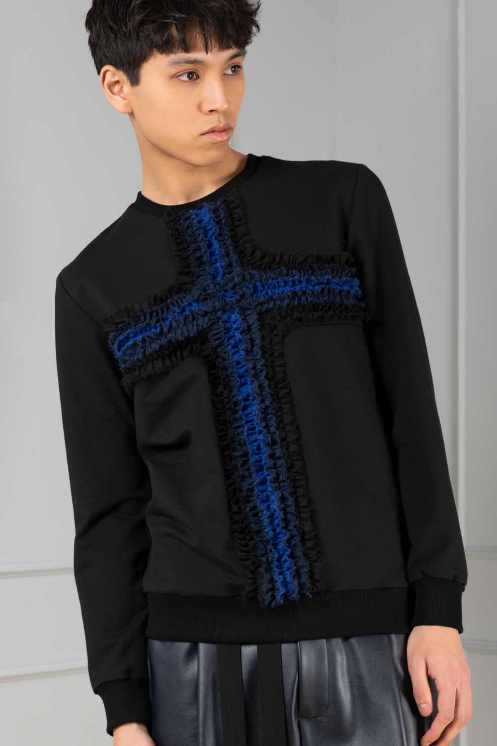 black men's sweater with ruffle-cross | Haruco-vert