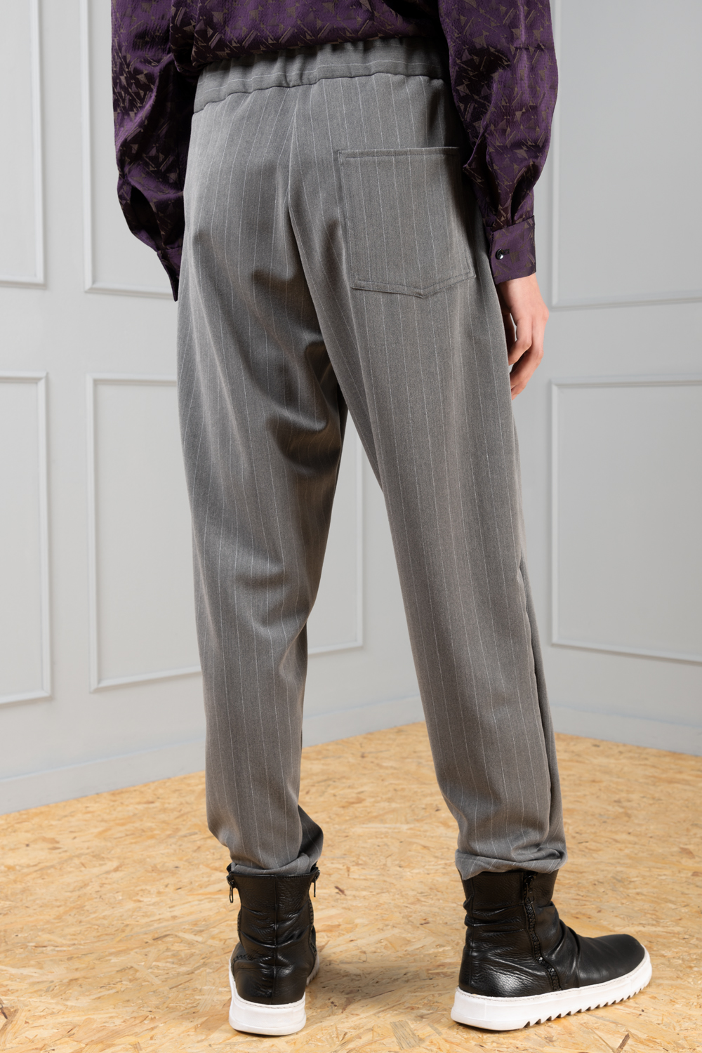 Grey pinstripe men's tie-belt trousers | Haruco-vert