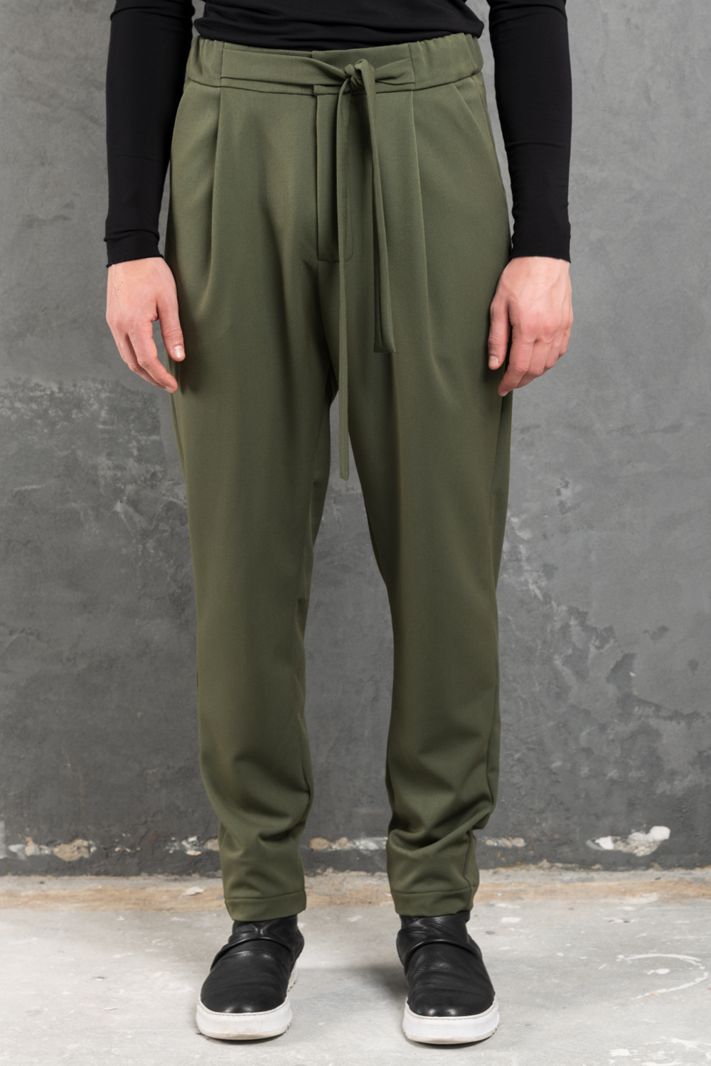 新品未使用 BELPER PLEATED PANTS（GREEN) Green high-rise tailored trousers for women | Bellerose