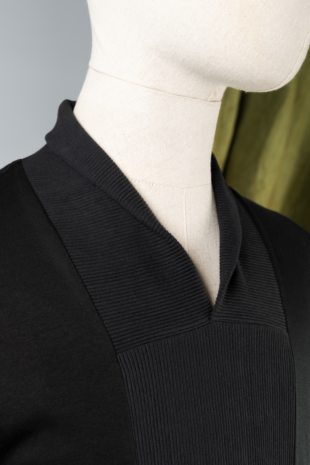 Thiassi black shawl collar men's tee - Image 2