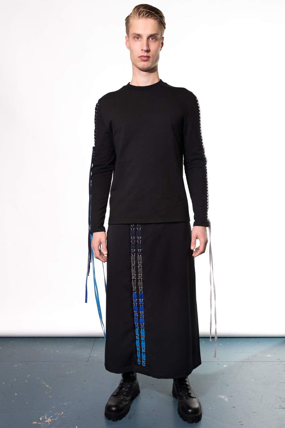 Shoki black eyelet-detail unisex skirt - Image 2