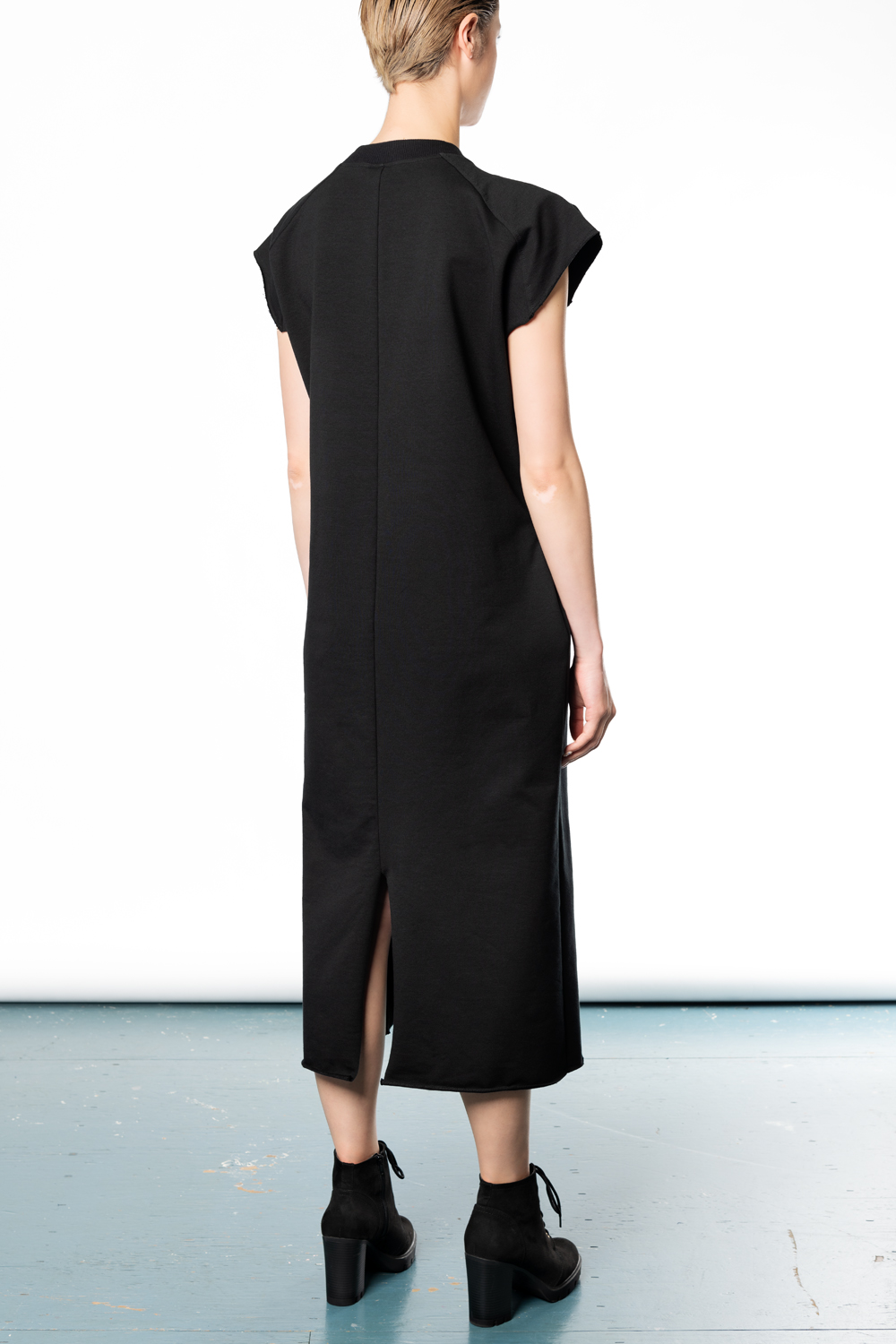 sleeveless black unisex dress | Haruco-vert