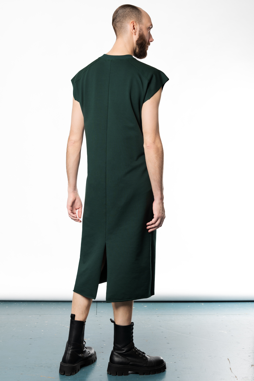 Disir sleeveless dark green men's dress - Image 2
