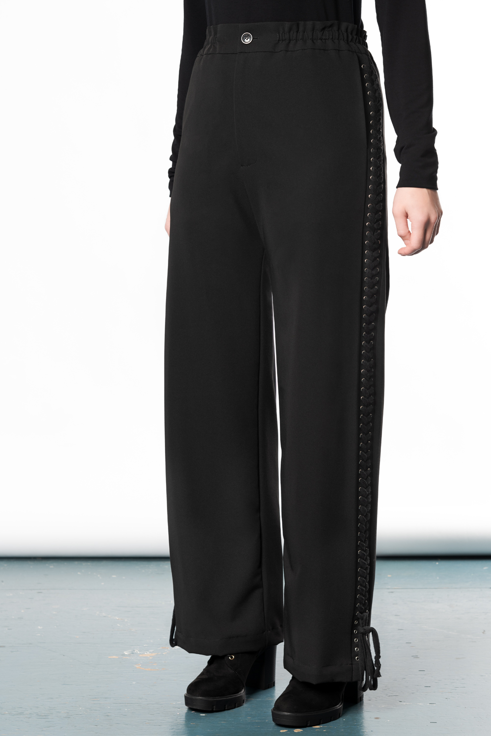 Pipek black grommet detail women's pants - Image 3