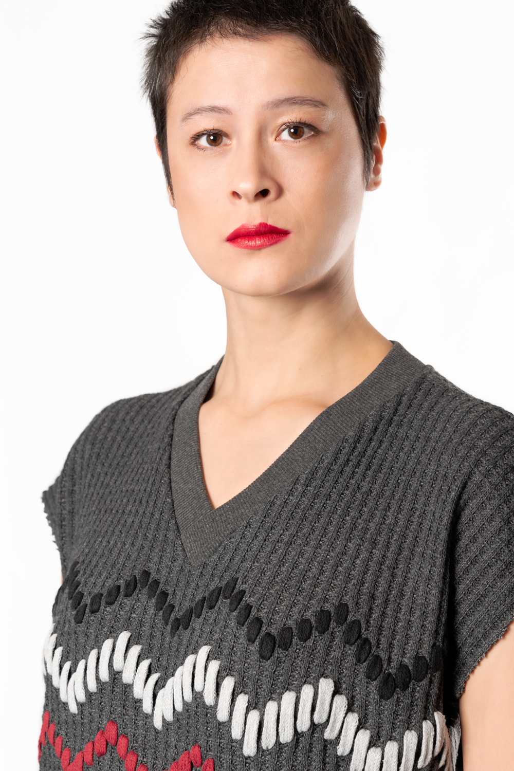 Turan grey knit embroidered women's vest - Image 3