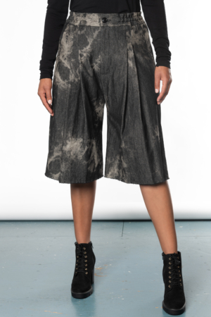 black tie-dye pleated jorts