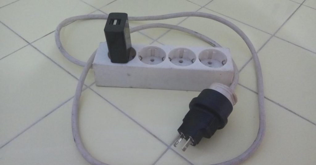 Kuba Reisetipps Meine Stromlösung: Adapter mit Steckerleiste und Doppel-USB-Ladegerät