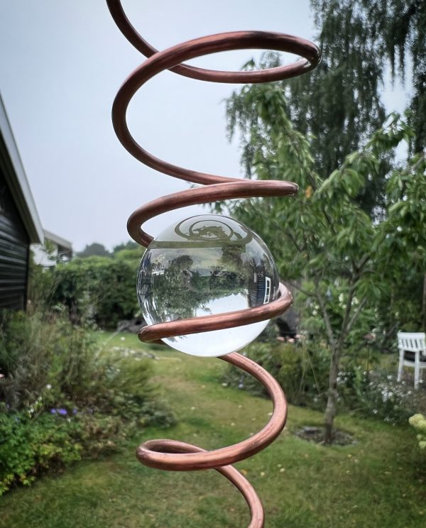 Spiral i kobber med glaskugle, 25cm -klar - Image 2