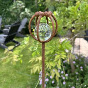 Dekoration med klar glaskugle