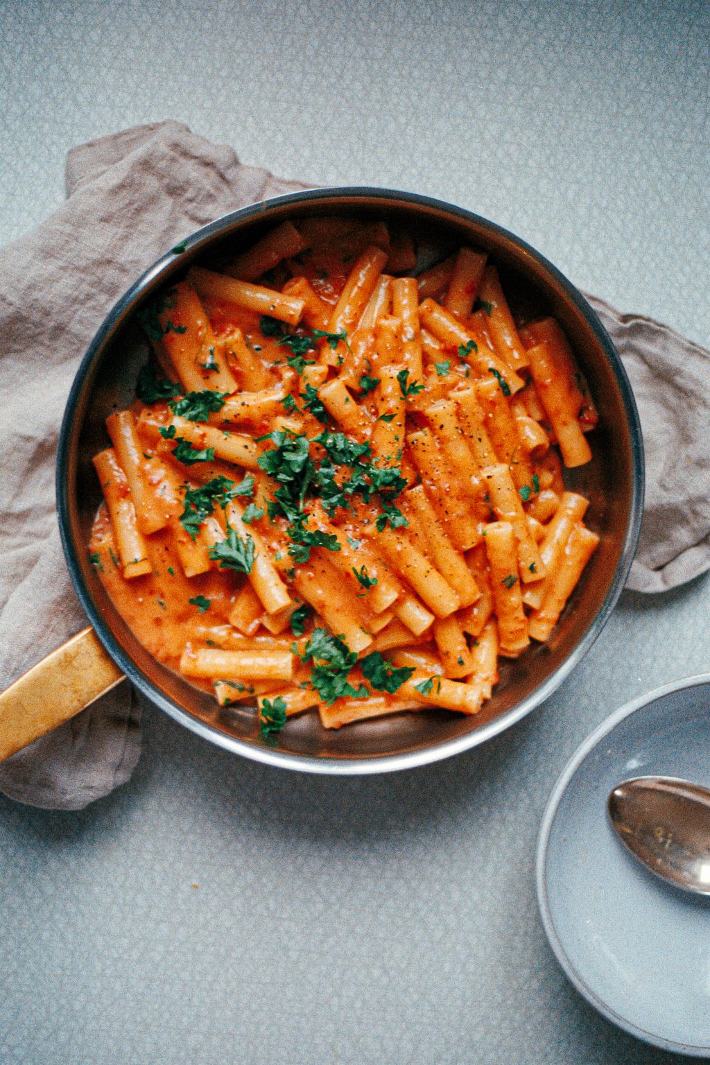 Pasta with herby sundried tomato sauce Havredals