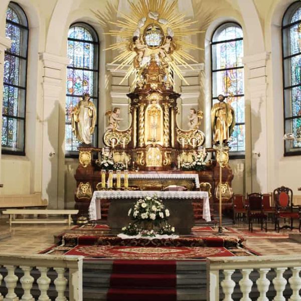 Altarraum in der Schneidemühl-Kirche zur Heiligen Familie