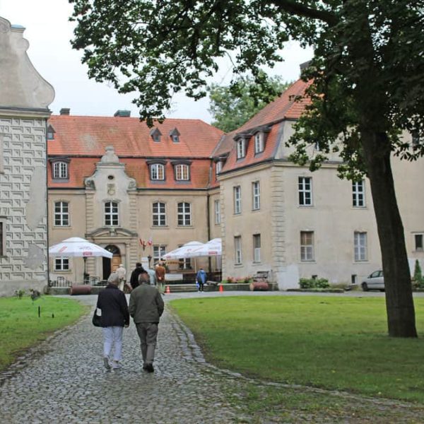 Ansicht von Schloss Tütz, dem Sitz der Erzbischischöflichen Delegatur und der Apostolischen Administratur Tütz