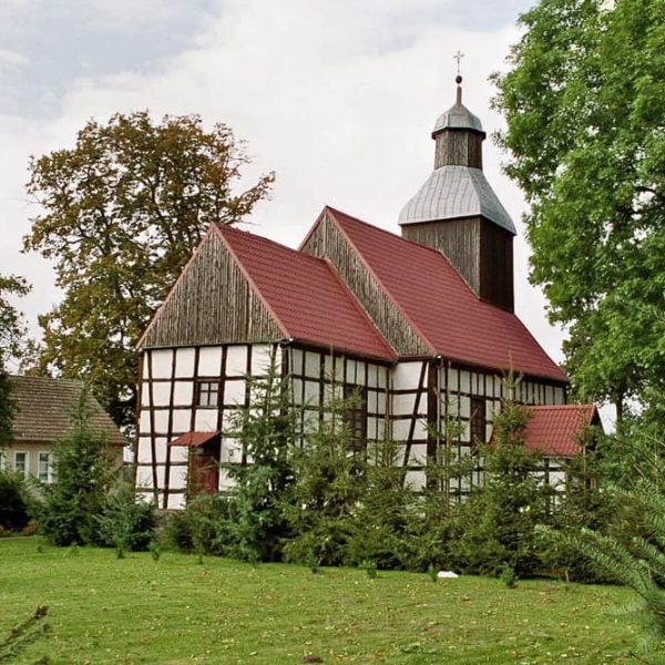 Ansicht der Katholischen Sankt Jacobuskirche in Steinmark (Slawianowo)