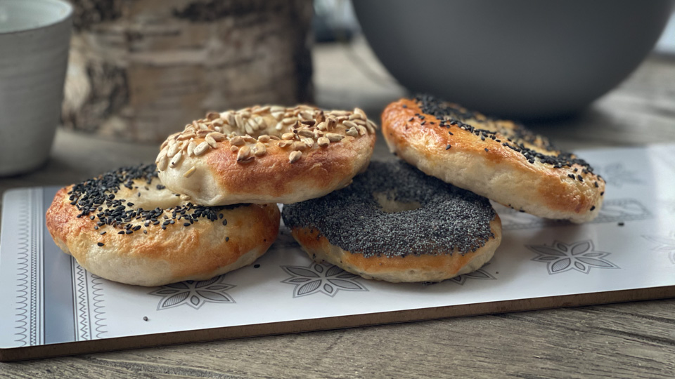 Så bakar du bagels