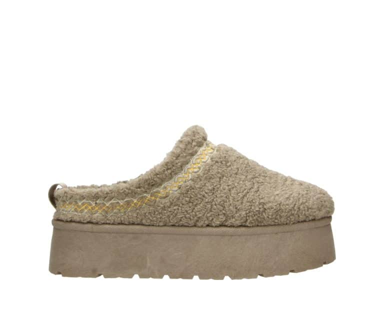 Unlock for Micam Milano Claudia Ghizzani Henkelman Footwear Wholesale Supplier Europe European Trends Fashion Latest Winter season cozy boots fur manufacturer