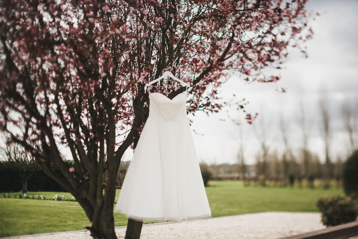 Paul and Lindsay's Newstead Priory wedding photography Lincolnshire Brigg Henry Lowther photographer North