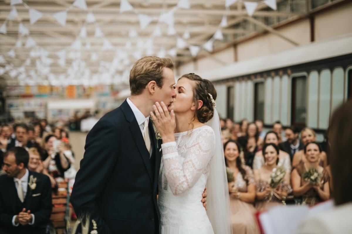 Buckinghamshire railway centre wedding photographer Aylesbury wedding photographer