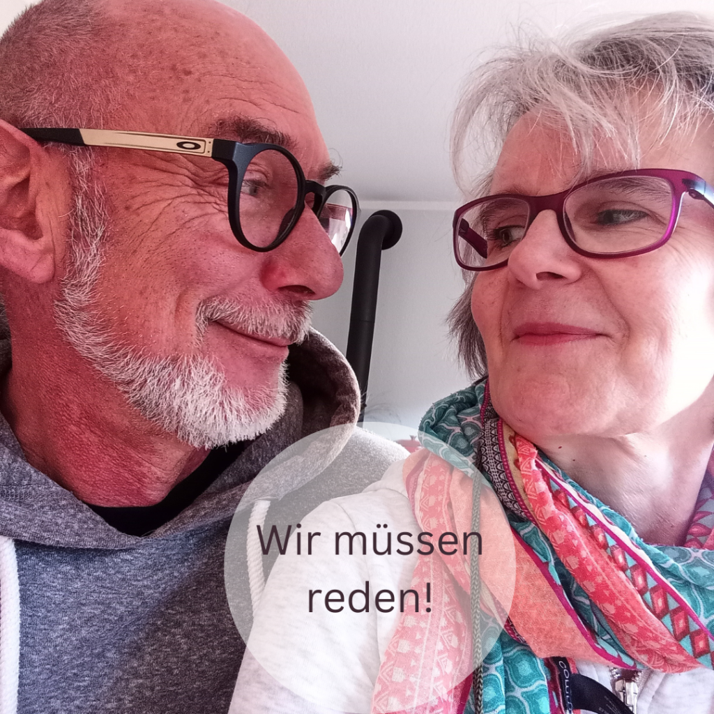 Das Bild zeigt einen Mann und eine Frau. und den Text: Wir müssen reden!