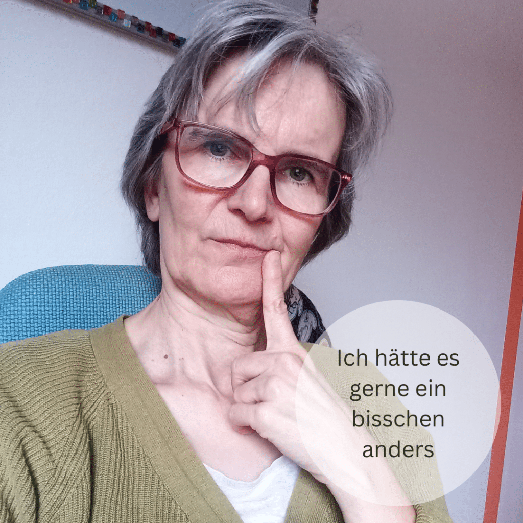 Auf dem Bild ist eine Frau mit Brille zu sehen. das Bild gehört zu dem Artikel "Ich hätte es gerne etwas anders". 